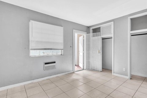 Condo in Hollywood, Florida, 1 bedroom  № 2171519 - photo 27