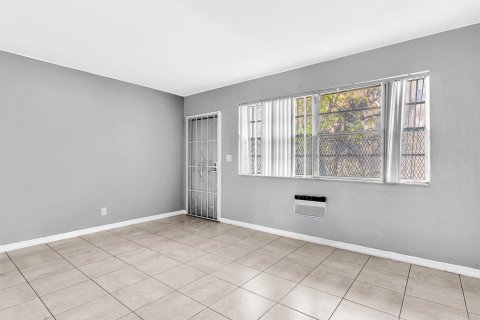 Condo in Hollywood, Florida, 1 bedroom  № 2171519 - photo 18