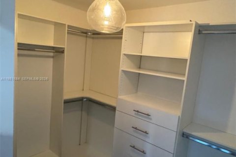 Condo in Miami, Florida, 2 bedrooms  № 2043262 - photo 20