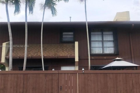 Condo in Miami, Florida, 2 bedrooms  № 2043262 - photo 2