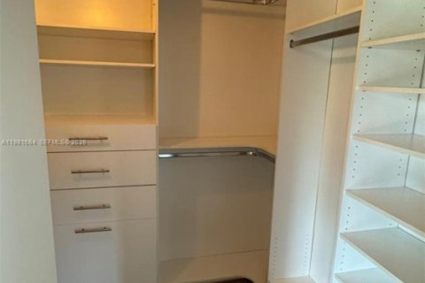 Condo in Miami, Florida, 2 bedrooms  № 2043262 - photo 18