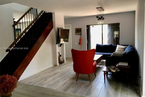 Condo in Miami, Florida, 2 bedrooms  № 2043262 - photo 9