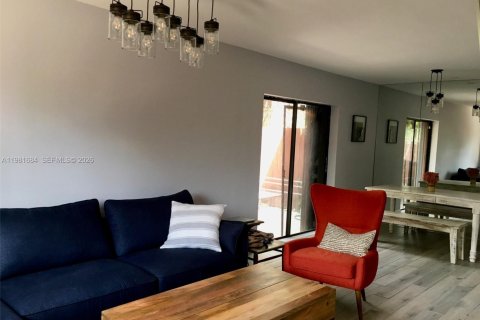 Condo in Miami, Florida, 2 bedrooms  № 2043262 - photo 8