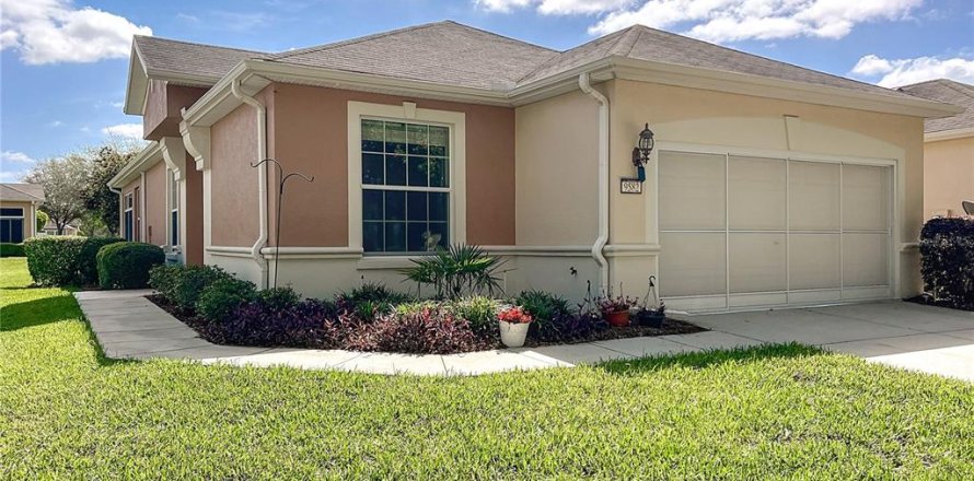 House in Ocala, Florida 2 bedrooms, 157.56 sq.m. № 1630028