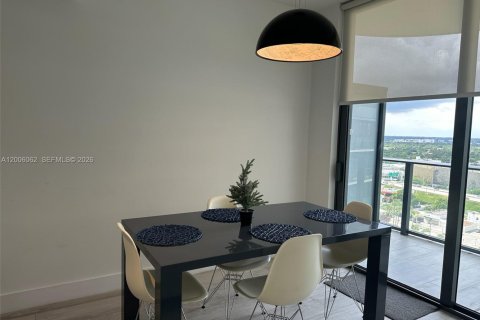 Condo in Miami, Florida, 1 bedroom  № 2070170 - photo 2