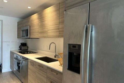 Condo in Miami, Florida, 1 bedroom  № 2070170 - photo 7