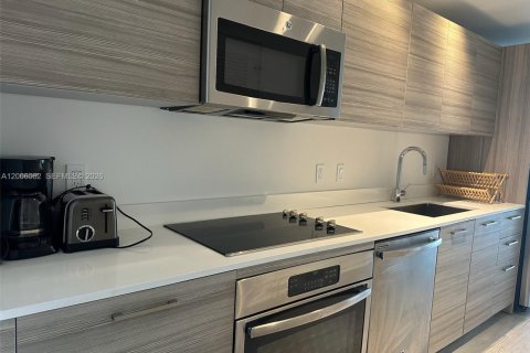 Condo in Miami, Florida, 1 bedroom  № 2070170 - photo 10