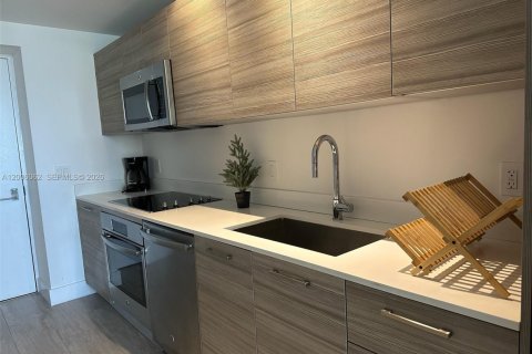 Condo in Miami, Florida, 1 bedroom  № 2070170 - photo 18