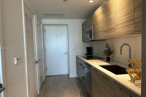 Condo in Miami, Florida, 1 bedroom  № 2070170 - photo 16