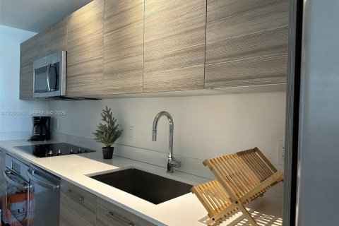 Condo in Miami, Florida, 1 bedroom  № 2070170 - photo 17