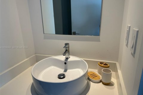Condo in Miami, Florida, 1 bedroom  № 2070170 - photo 28