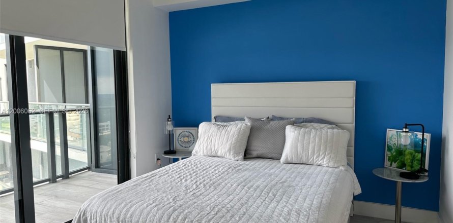 Condo in Miami, Florida, 1 bedroom  № 2070170