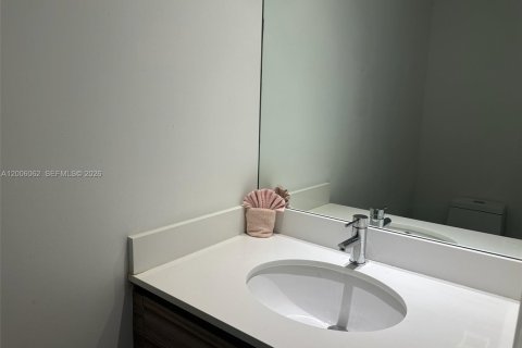 Condo in Miami, Florida, 1 bedroom  № 2070170 - photo 8