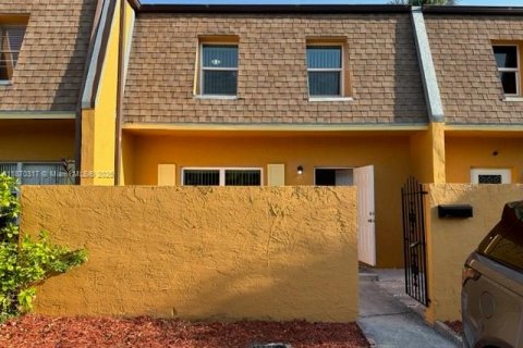 Touwnhouse à vendre à Sunrise, Floride: 3 chambres, 118.54 m2 № 1895336 - photo 2