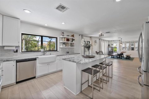 Villa ou maison à vendre à Punta Gorda, Floride: 4 chambres, 271.18 m2 № 2142290 - photo 8