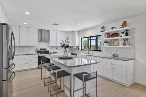 Villa ou maison à vendre à Punta Gorda, Floride: 4 chambres, 271.18 m2 № 2142290 - photo 9