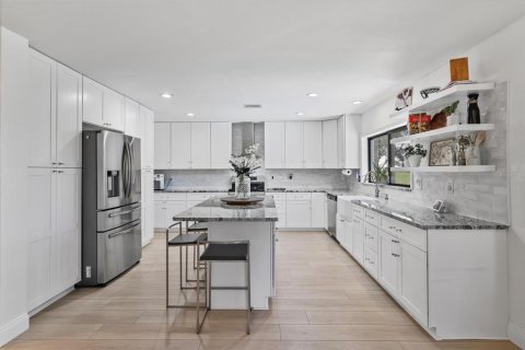 Villa ou maison à vendre à Punta Gorda, Floride: 4 chambres, 271.18 m2 № 2142290 - photo 6