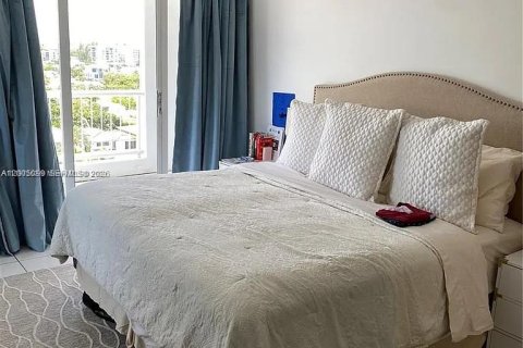 Condo in Surfside, Florida, 2 bedrooms  № 2069585 - photo 4