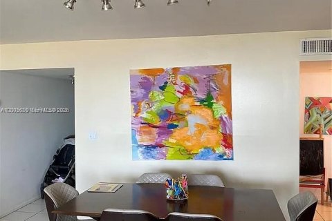 Condo in Surfside, Florida, 2 bedrooms  № 2069585 - photo 5