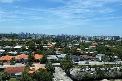 Condo in Surfside, Florida, 2 bedrooms  № 2069585