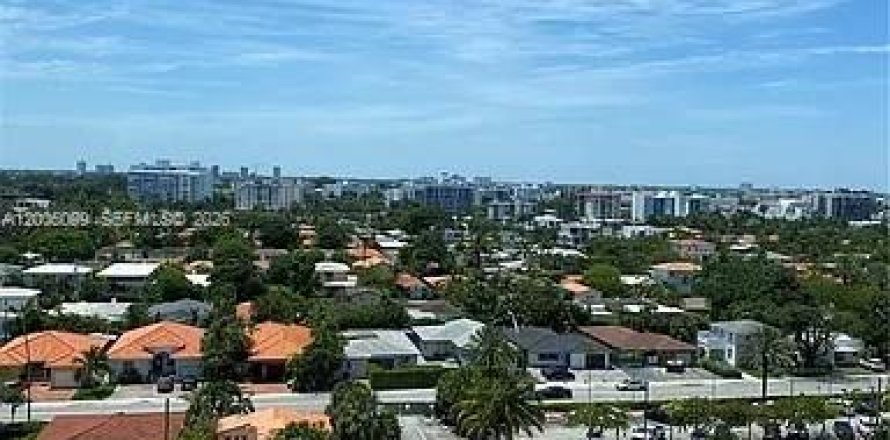 Condo in Surfside, Florida, 2 bedrooms  № 2069585