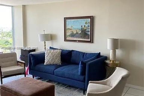 Condo in Surfside, Florida, 2 bedrooms  № 2069585 - photo 7