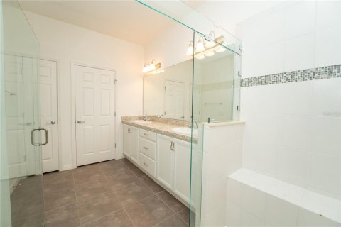 Villa ou maison à vendre à Kissimmee, Floride: 2 chambres, 158.21 m2 № 2138252 - photo 23