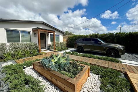 Casa en venta en Miami, Florida, 3 dormitorios, 111.48 m2 № 2044426 - foto 2