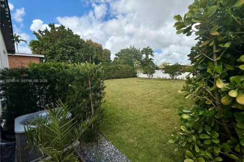 Casa en venta en Miami, Florida, 3 dormitorios, 111.48 m2 № 2044426 - foto 24