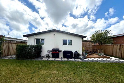 Casa en venta en Miami, Florida, 3 dormitorios, 111.48 m2 № 2044426 - foto 25