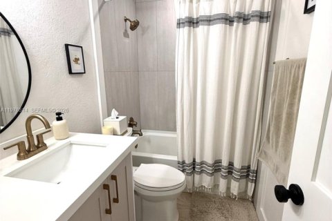 Casa en venta en Miami, Florida, 3 dormitorios, 111.48 m2 № 2044426 - foto 18