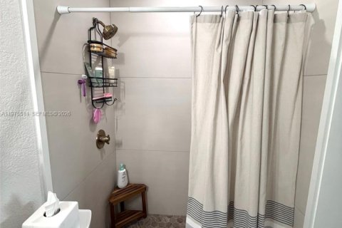 Casa en venta en Miami, Florida, 3 dormitorios, 111.48 m2 № 2044426 - foto 16