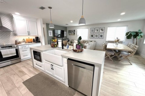 Casa en venta en Miami, Florida, 3 dormitorios, 111.48 m2 № 2044426 - foto 5