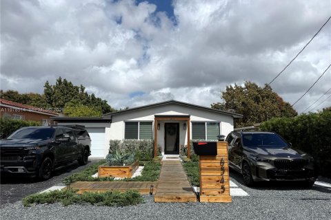 Casa en venta en Miami, Florida, 3 dormitorios, 111.48 m2 № 2044426 - foto 1