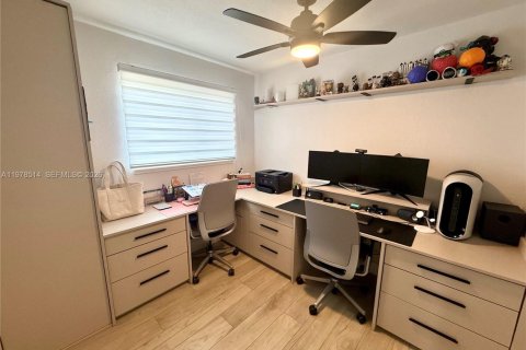 Casa en venta en Miami, Florida, 3 dormitorios, 111.48 m2 № 2044426 - foto 20