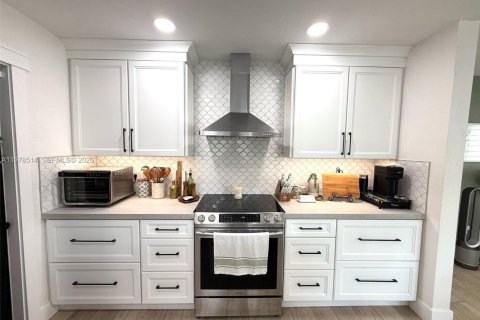 Casa en venta en Miami, Florida, 3 dormitorios, 111.48 m2 № 2044426 - foto 4