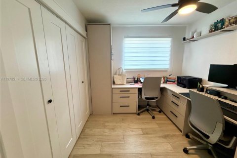 Casa en venta en Miami, Florida, 3 dormitorios, 111.48 m2 № 2044426 - foto 19