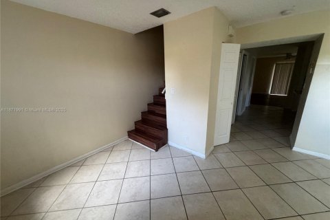 Adosado en alquiler en Sunrise, Florida, 3 dormitorios, 172.05 m2 № 1979739 - foto 2