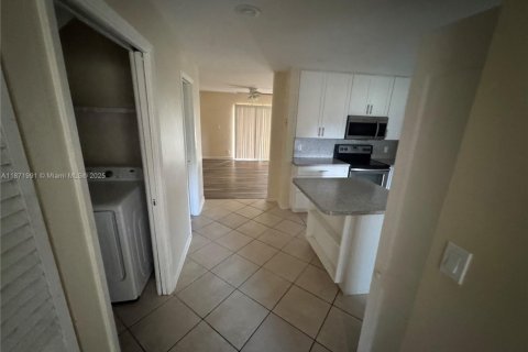 Adosado en alquiler en Sunrise, Florida, 3 dormitorios, 172.05 m2 № 1979739 - foto 4