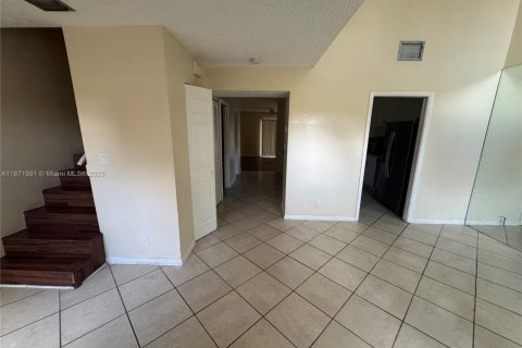 Adosado en Sunrise, Florida 3 dormitorios, 172.05 m2 № 1979739