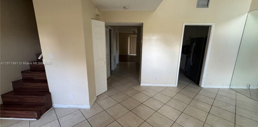 Adosado en Sunrise, Florida 3 dormitorios, 172.05 m2 № 1979739