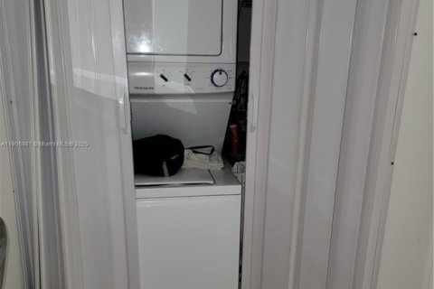 Купить кондоминиум в Пемброк-Пайнс, Флорида 2 спальни, 125.51м2, № 1964237 - фото 7