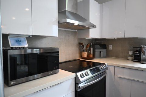 Townhouse in Miami, Florida 3 bedrooms, 149.02 sq.m. № 2378825 - photo 14