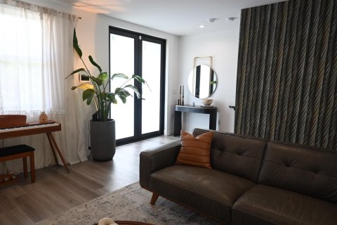 Townhouse in Miami, Florida 3 bedrooms, 149.02 sq.m. № 2378825 - photo 8