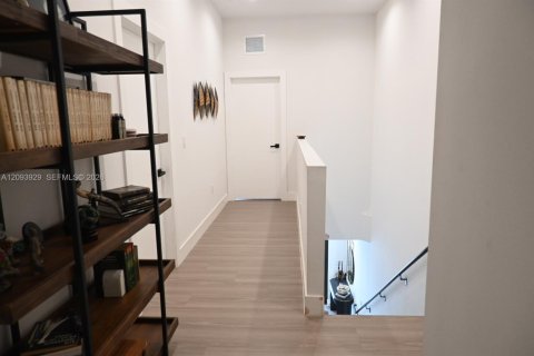 Townhouse in Miami, Florida 3 bedrooms, 149.02 sq.m. № 2378825 - photo 28
