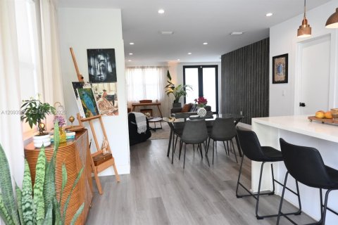 Townhouse in Miami, Florida 3 bedrooms, 149.02 sq.m. № 2378825 - photo 17