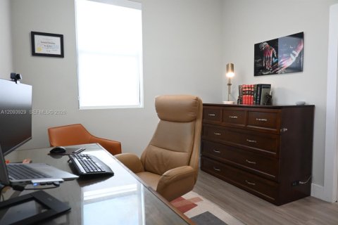 Townhouse in Miami, Florida 3 bedrooms, 149.02 sq.m. № 2378825 - photo 26