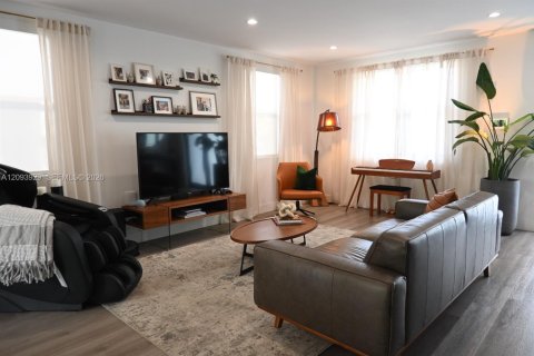 Townhouse in Miami, Florida 3 bedrooms, 149.02 sq.m. № 2378825