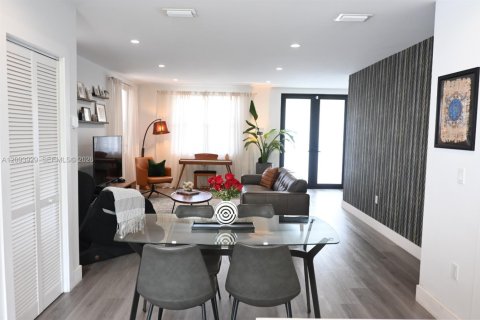 Townhouse in Miami, Florida 3 bedrooms, 149.02 sq.m. № 2378825 - photo 16