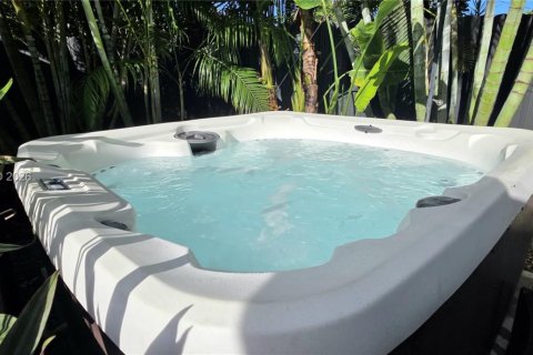 Townhouse in Miami, Florida 3 bedrooms, 149.02 sq.m. № 2378825 - photo 2